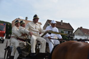 SDH Lovčičky, výročí 130 let - historická stříkačka